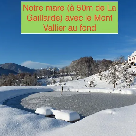 Eco-grange Au Milieu De Notre Ferme Biologique O'naturel Avec Sa Mare Et Son Ruisseau Massat