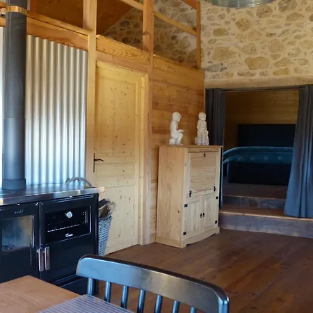 Eco-grange Au Milieu De Notre Ferme Biologique O'naturel Avec Sa Mare Et Son Ruisseau