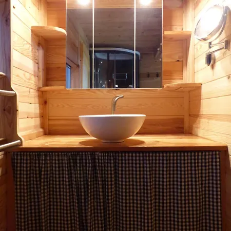 Holiday home Eco-grange Au Milieu De Notre Ferme Biologique O'naturel Avec Sa Mare Et Son Ruisseau Massat