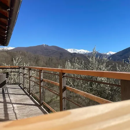 Eco-grange Au Milieu De Notre Ferme Biologique O'naturel Avec Sa Mare Et Son Ruisseau