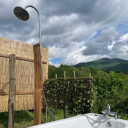 Eco-grange Au Milieu De Notre Ferme Biologique O'naturel Avec Sa Mare Et Son Ruisseau *